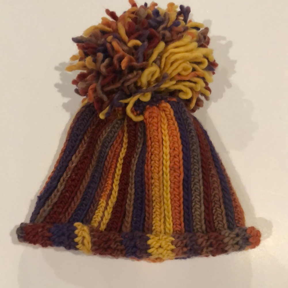 NEW! Colorful crocheted oversized pom pom hat - Picture 3 of 3